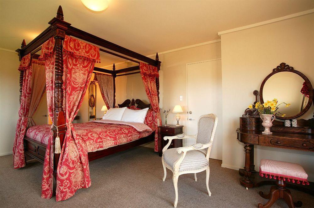 Tudor Manor Bed&Breakfast Paraparaumu Exterior foto