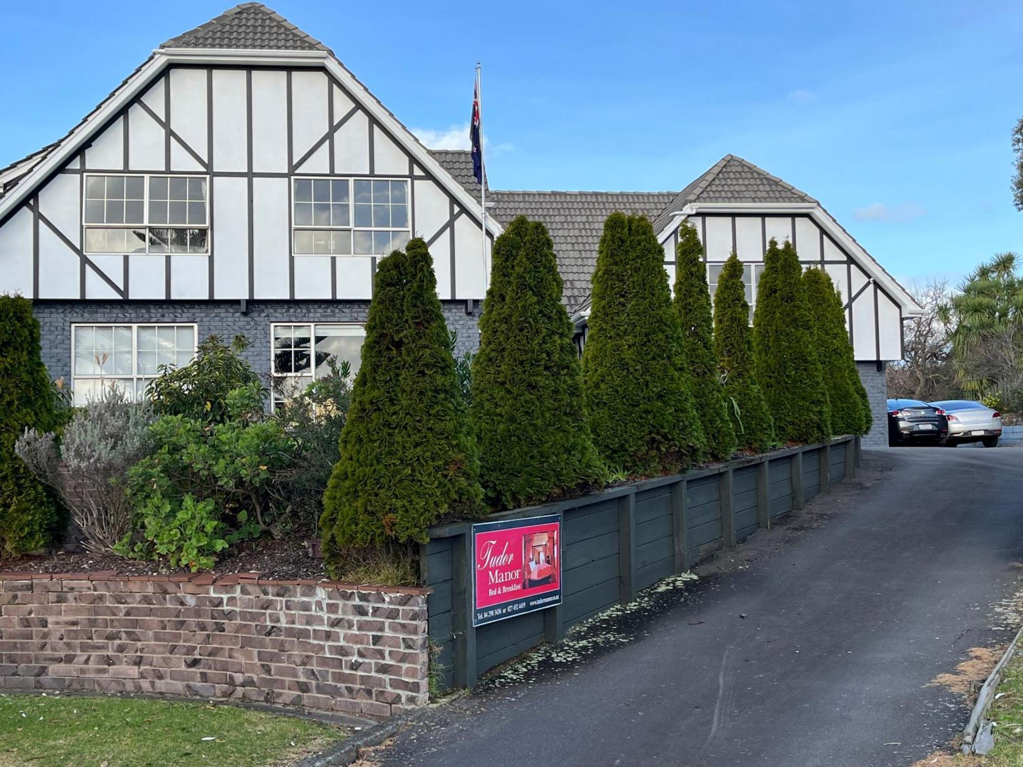 Tudor Manor Bed&Breakfast Paraparaumu Exterior foto