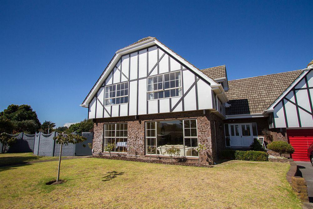 Tudor Manor Bed&Breakfast Paraparaumu Exterior foto