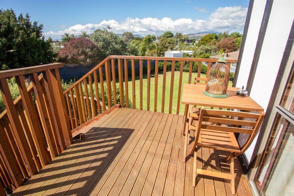 Tudor Manor Bed&Breakfast Paraparaumu Exterior foto