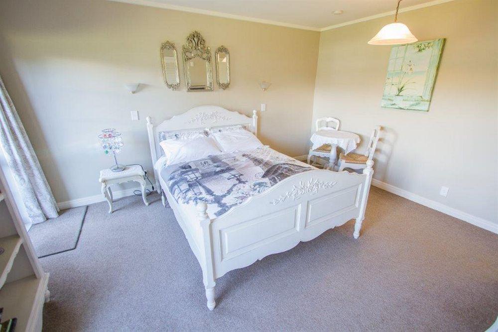 Tudor Manor Bed&Breakfast Paraparaumu Exterior foto