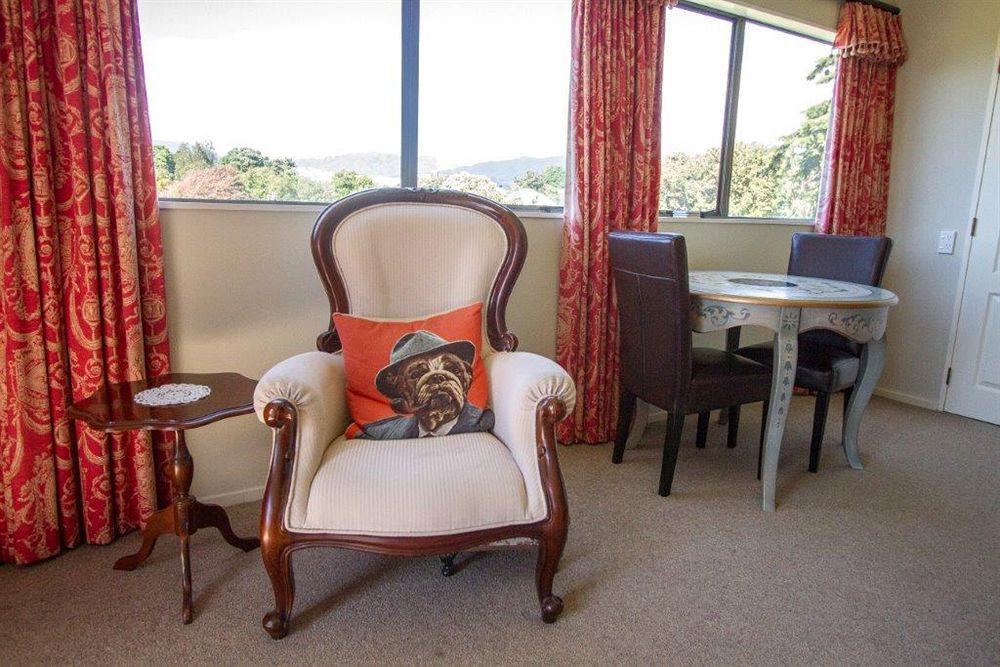 Tudor Manor Bed&Breakfast Paraparaumu Exterior foto