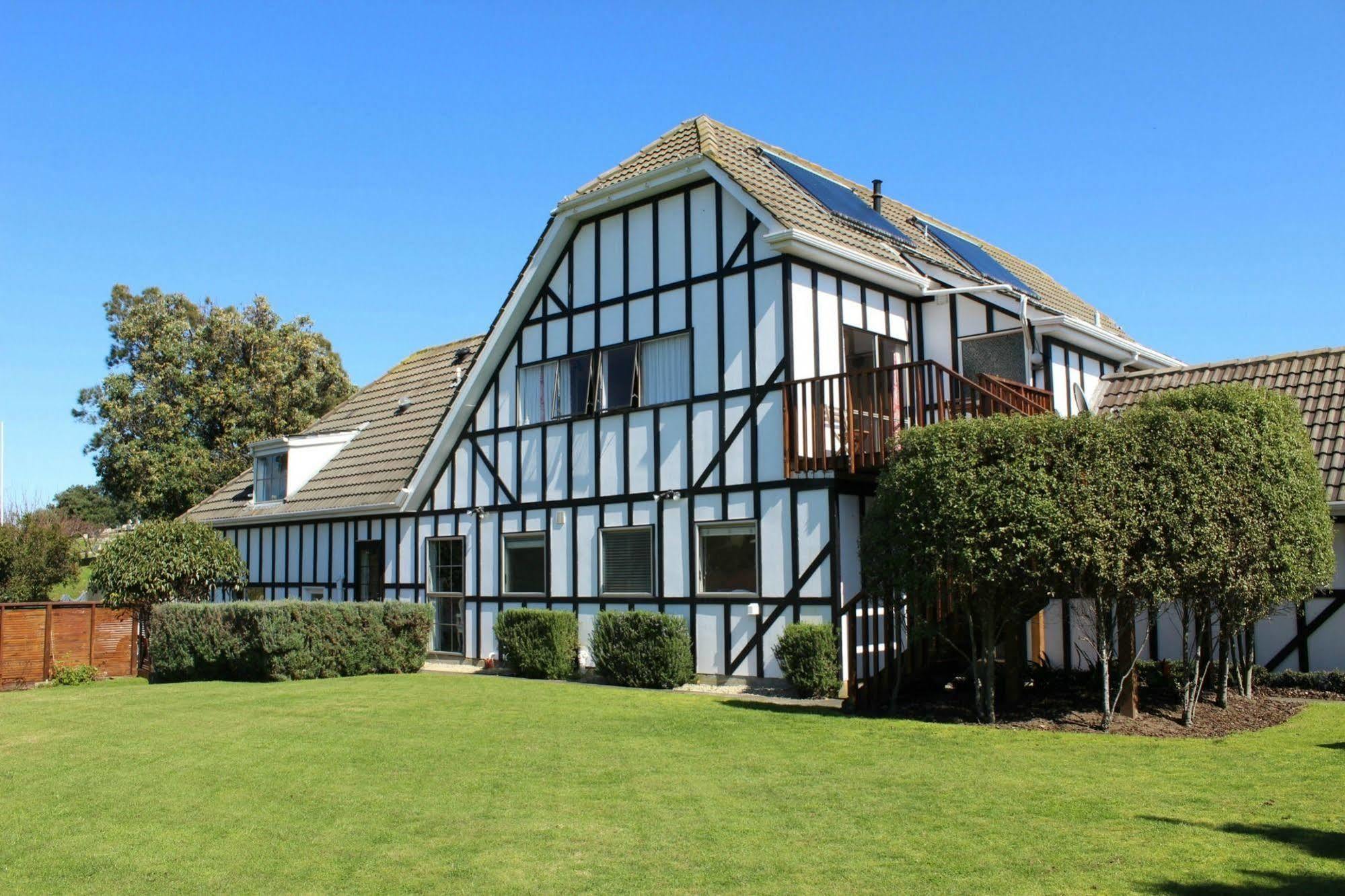 Tudor Manor Bed&Breakfast Paraparaumu Exterior foto